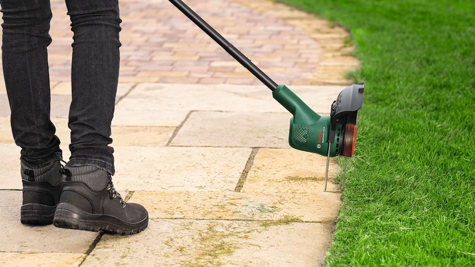 Bosch Home and Garden EasyGrassCut 18V-26 Akku Rasentrimmer