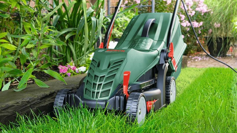 Bosch Home and Garden UniversalRotak 37-555 Elektro Rasenmäher 1400 W