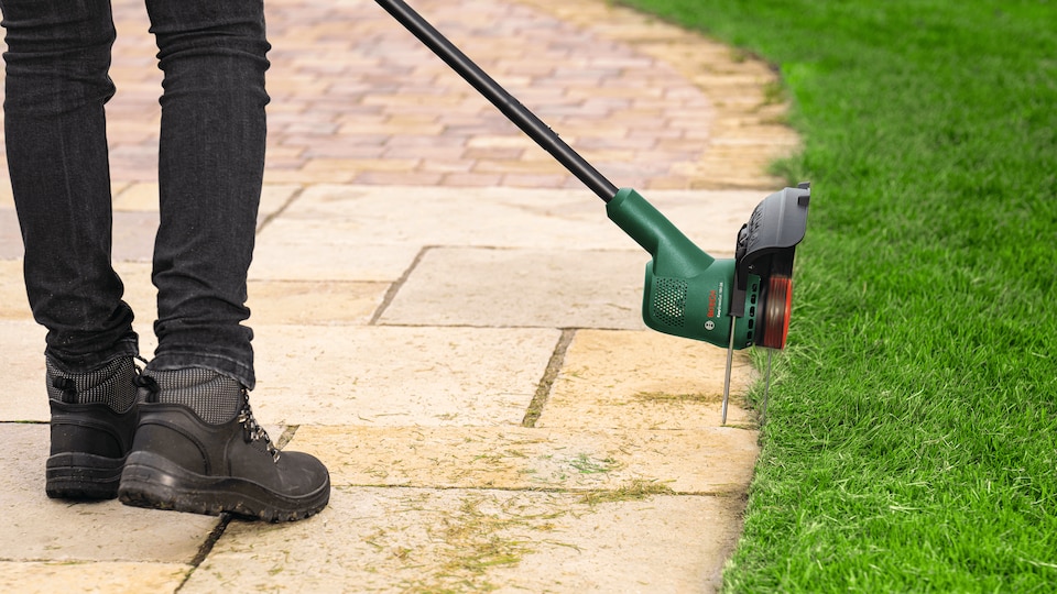 Bosch EasyGrassCut 18V-230 Akku-Rasentrimmer (Solo)